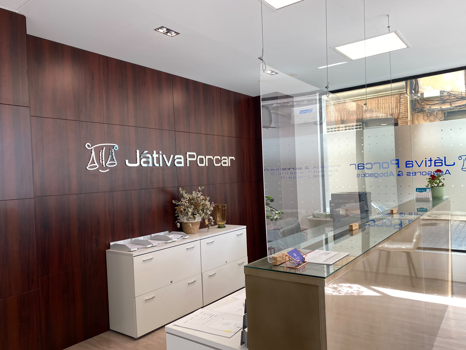 Interior de las oficinas de Játiva Porcar